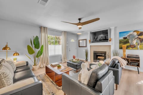 Popular Airbnb listing: Top 5% Airbnb — Central + Curated + Clean + Cozy + Musical in Pond Springs