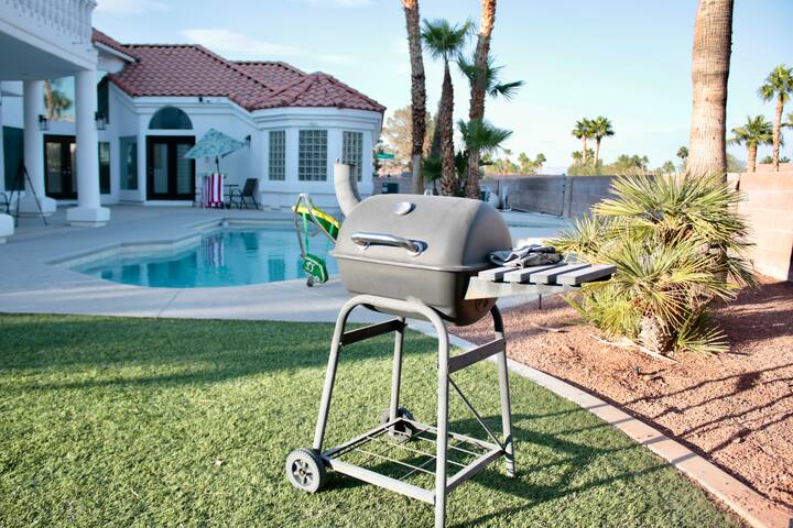 5BR Luxury Oasis Pool &Karaoke Near Strip Secure gallery image 4