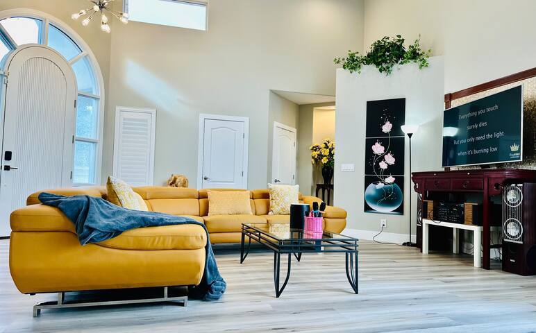 5BR Luxury Oasis Pool &Karaoke Near Strip Secure gallery image 5