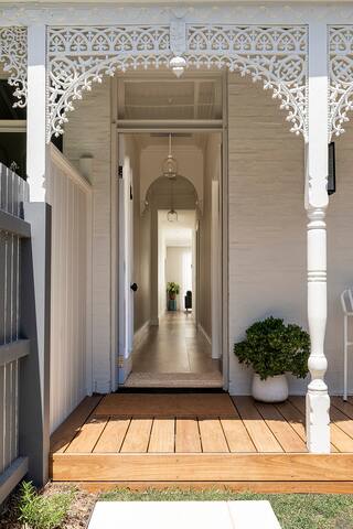 Clovelly House gallery image 2