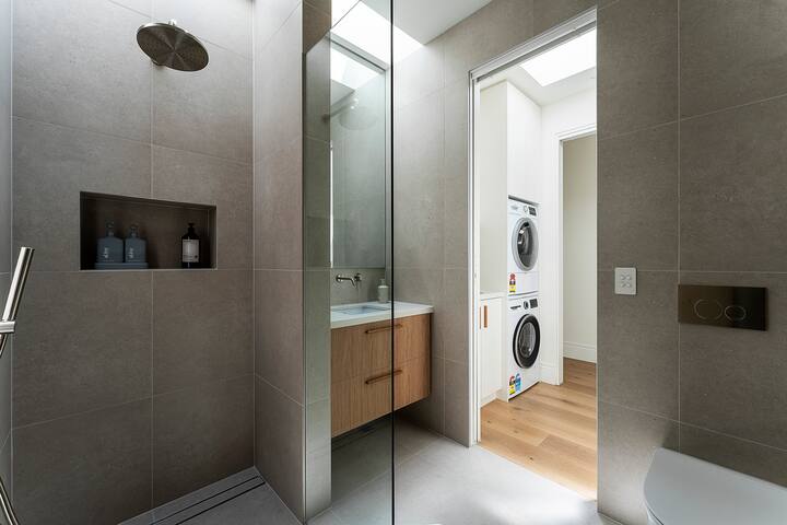 Clovelly House gallery image 5