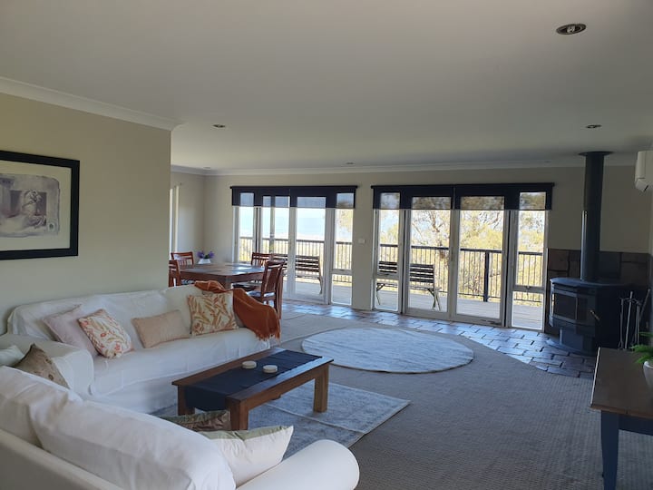 Rare Retreat On Skyline Road - Alexandra