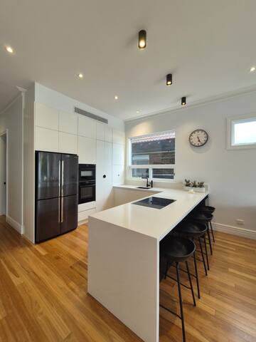 Luxury Bondi Escape Prime Area gallery image 5
