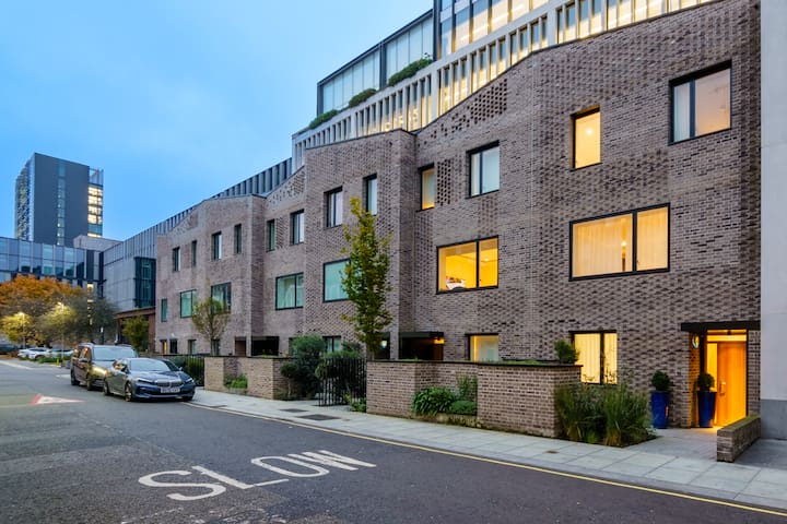 Stylish 4BD Mews House Close to Paddington gallery image 3