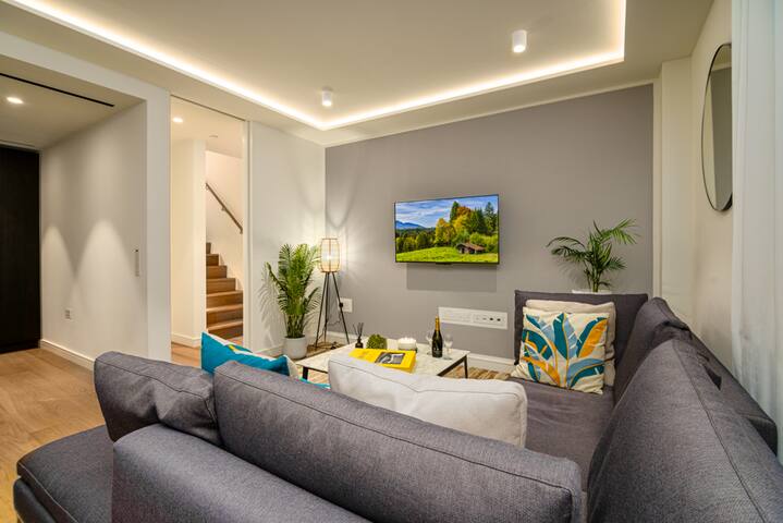 Stylish 4BD Mews House Close to Paddington gallery image 4