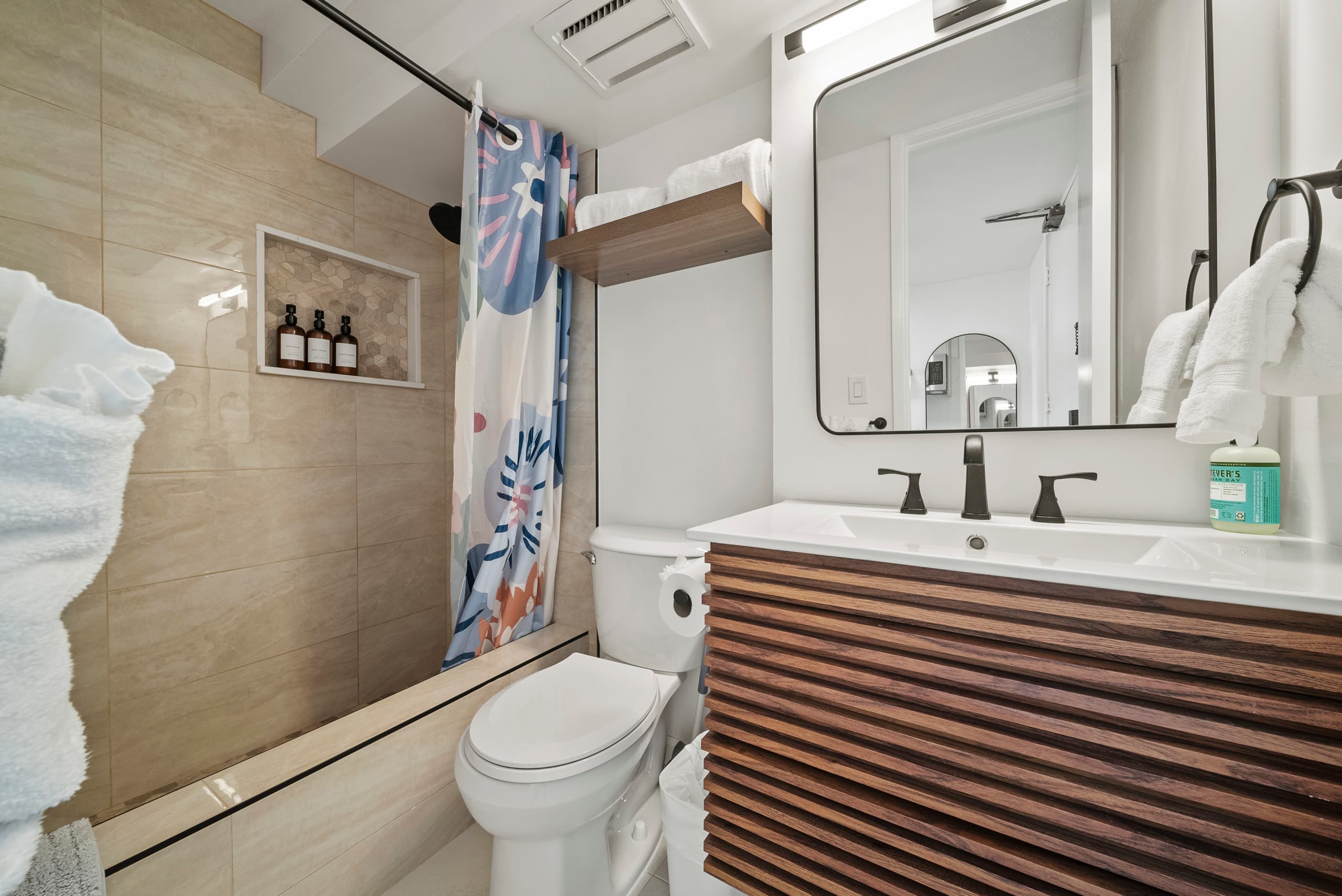 Cozy Modern Studio Close to Waikiki Beach - Image 19
