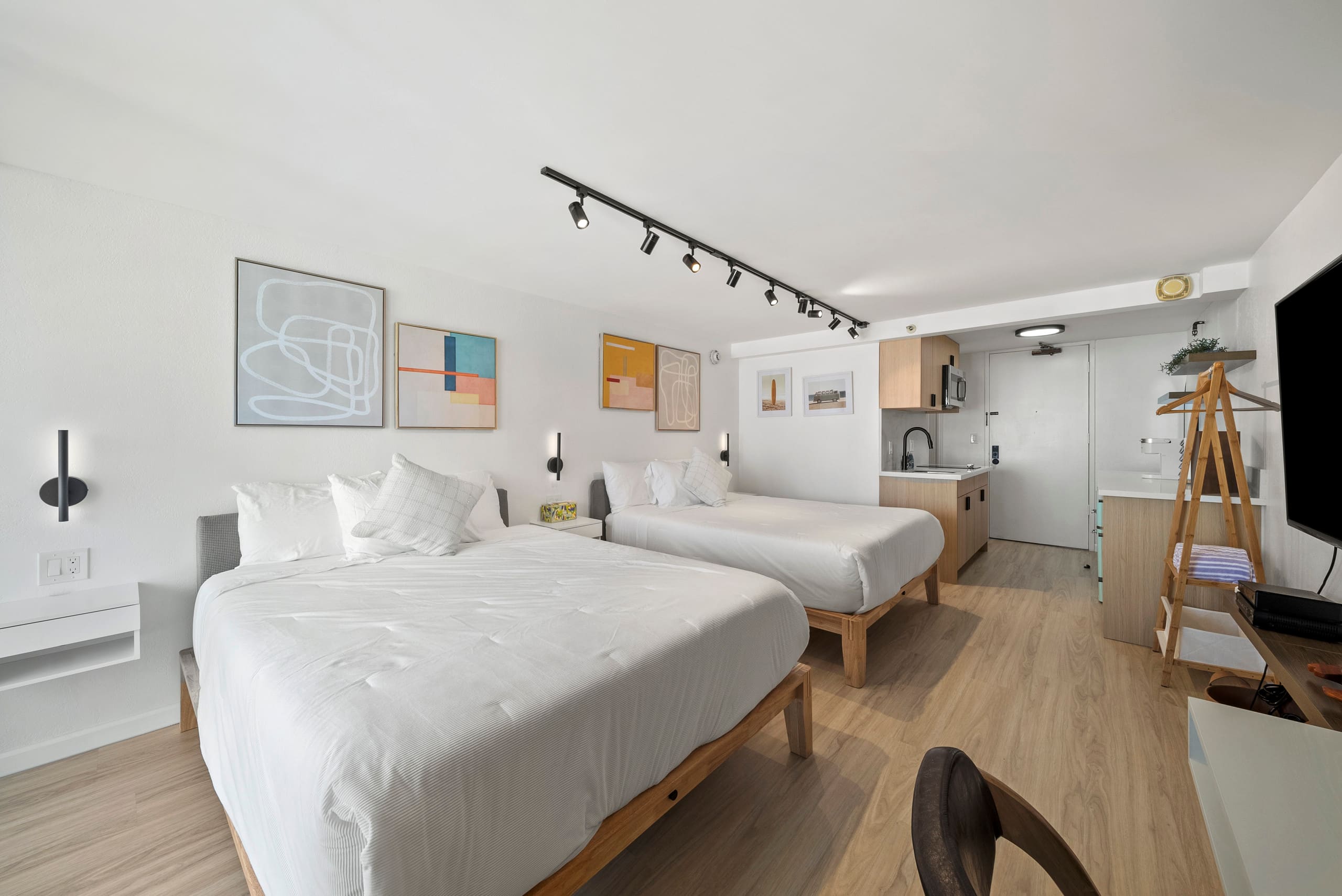 Cozy Modern Studio Close to Waikiki Beach - Image 14