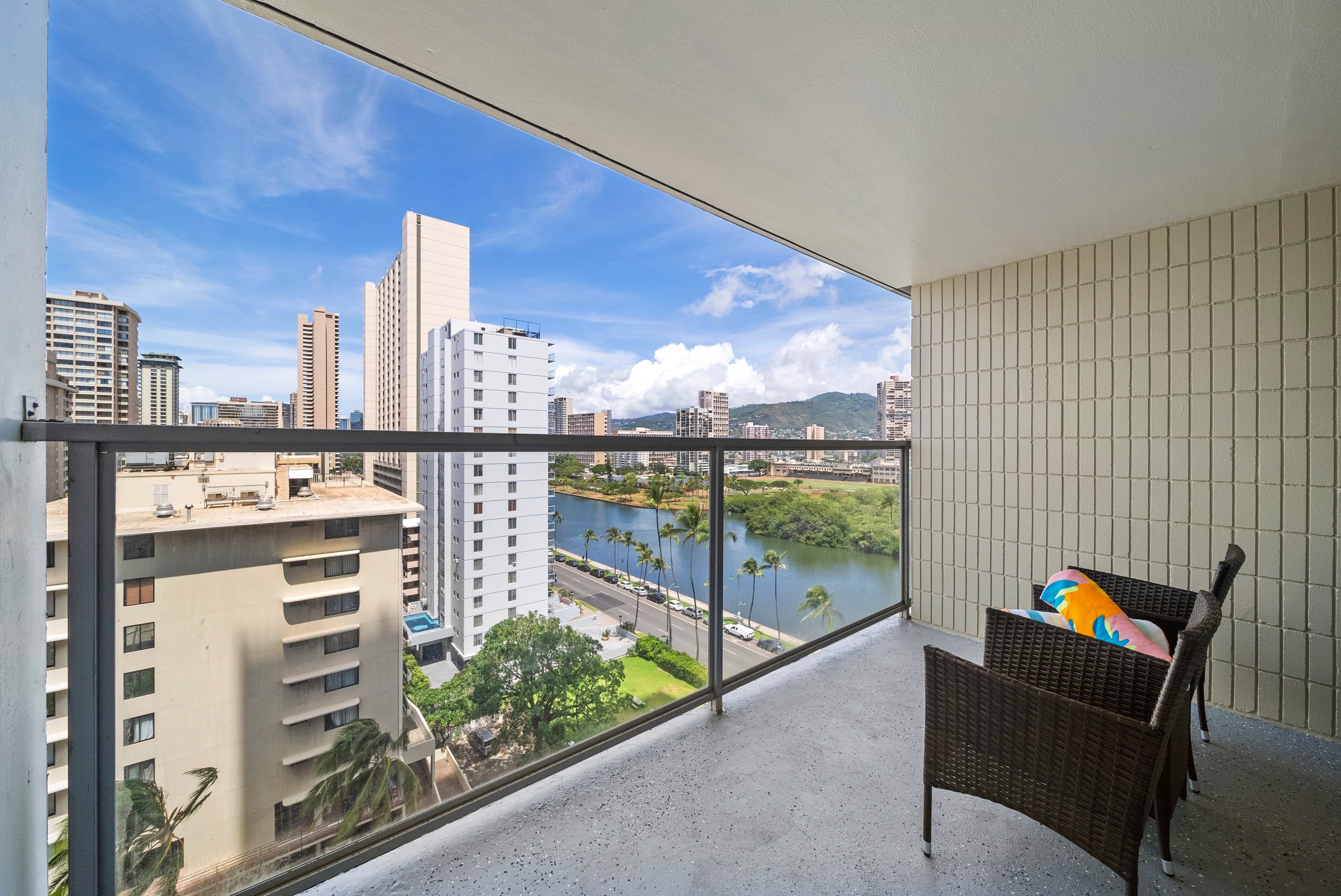 Cozy Modern Studio Close to Waikiki Beach - Image 23