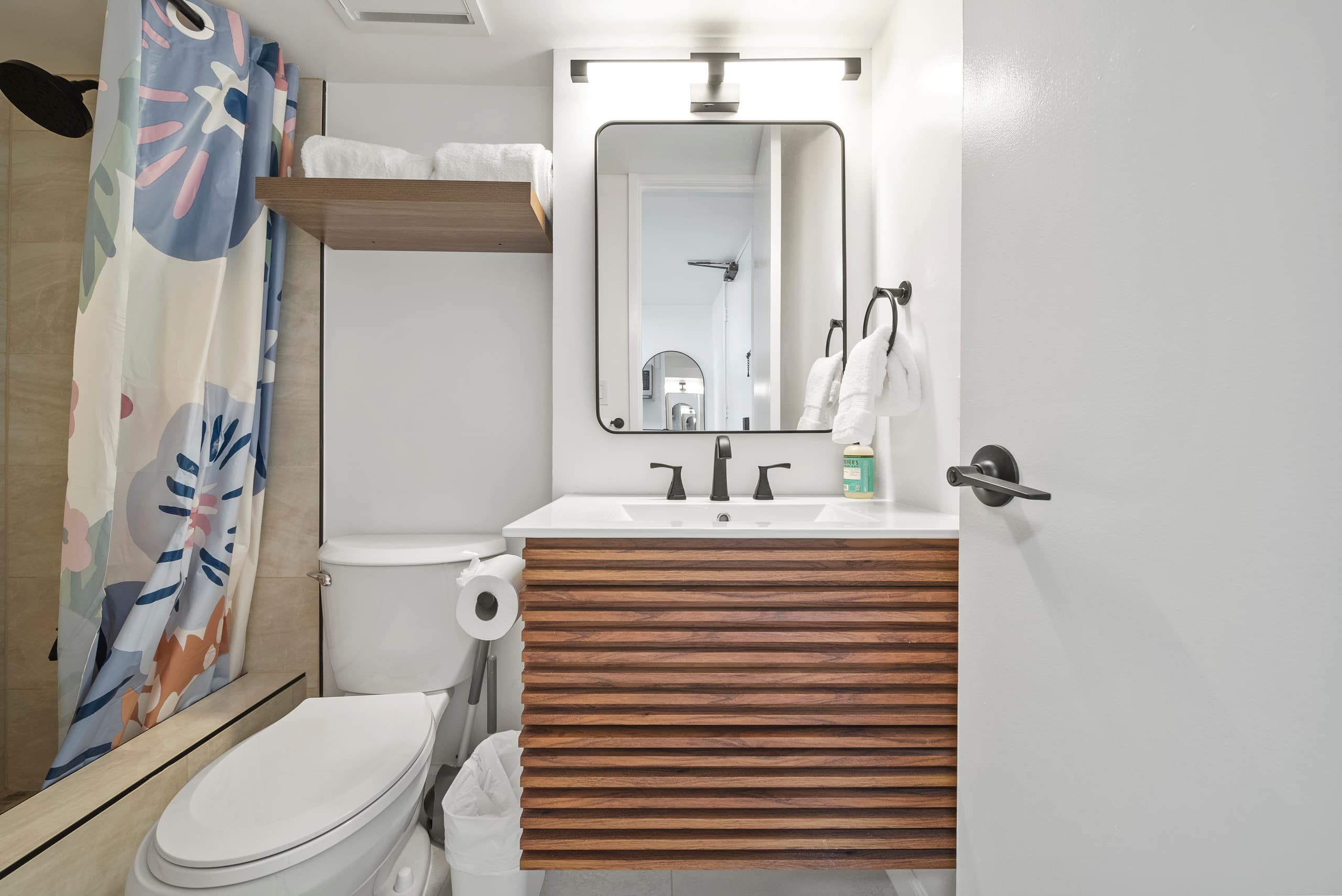 Cozy Modern Studio Close to Waikiki Beach - Image 20