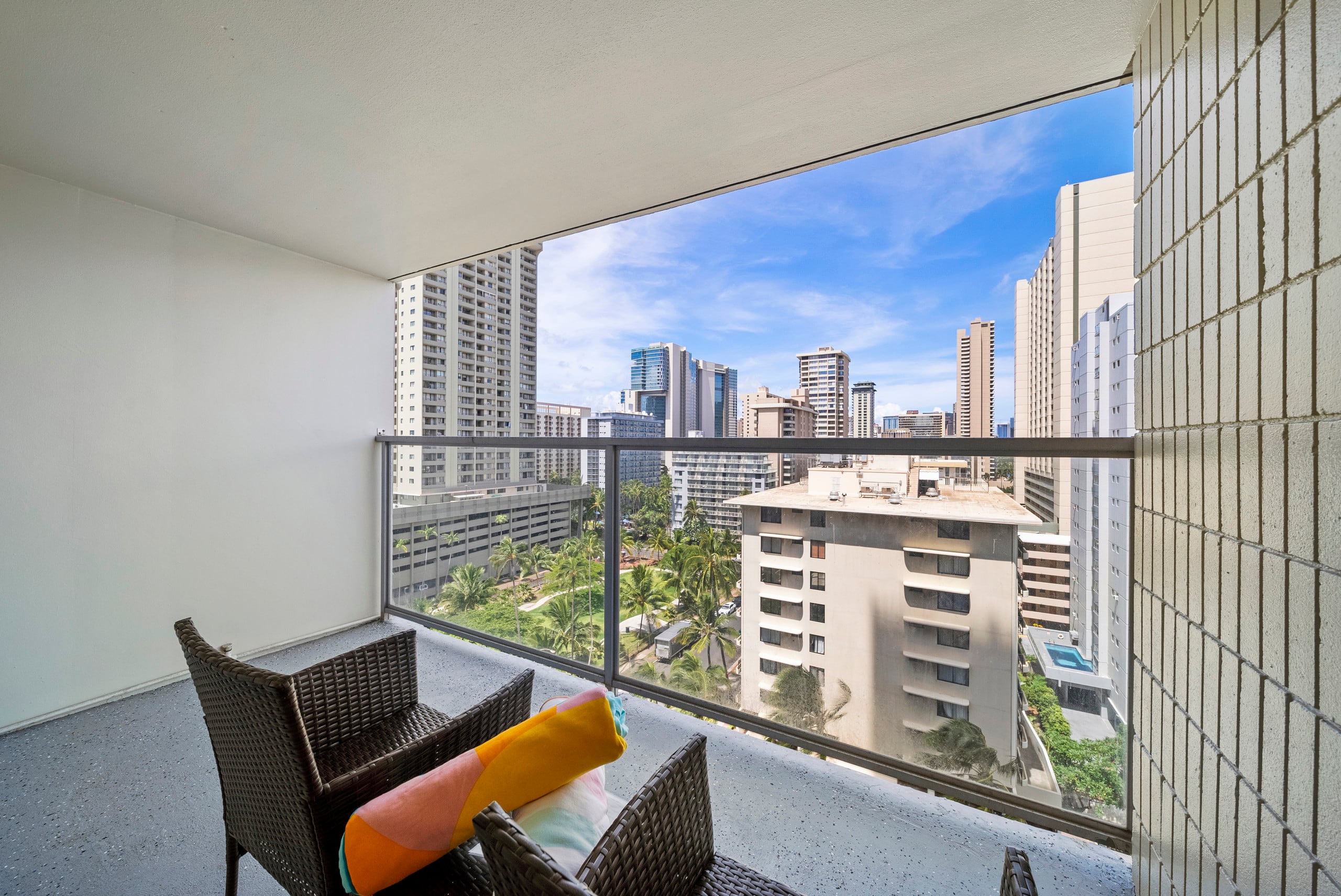 Cozy Modern Studio Close to Waikiki Beach - Image 24