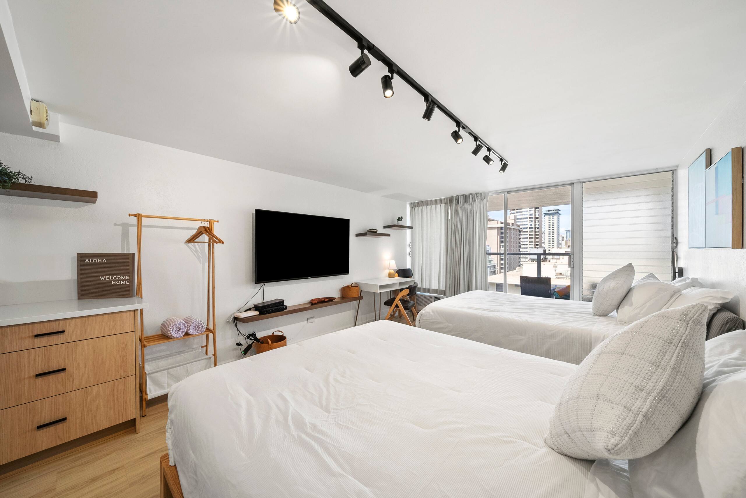 Cozy Modern Studio Close to Waikiki Beach - Image 11