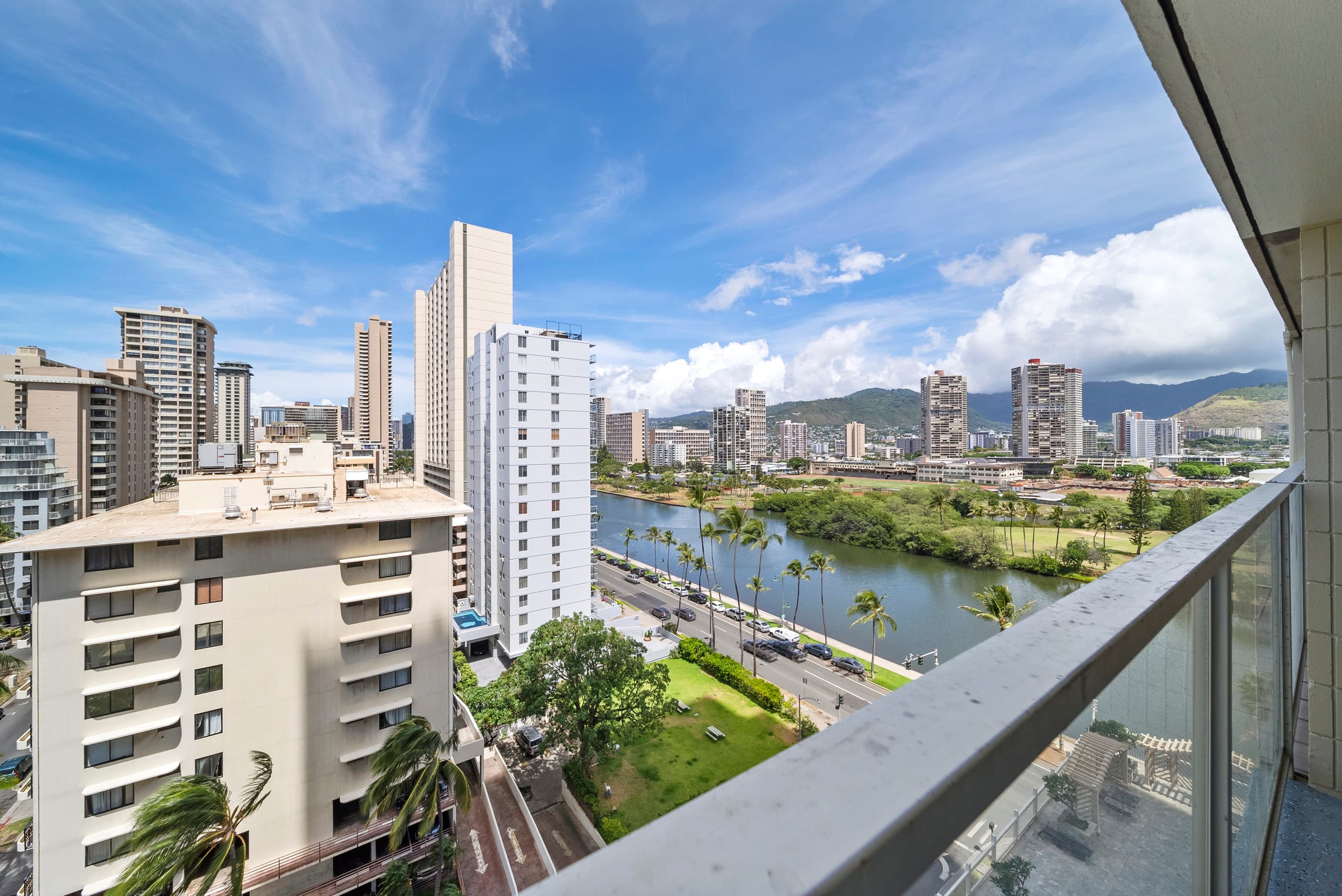 Cozy Modern Studio Close to Waikiki Beach - Image 27