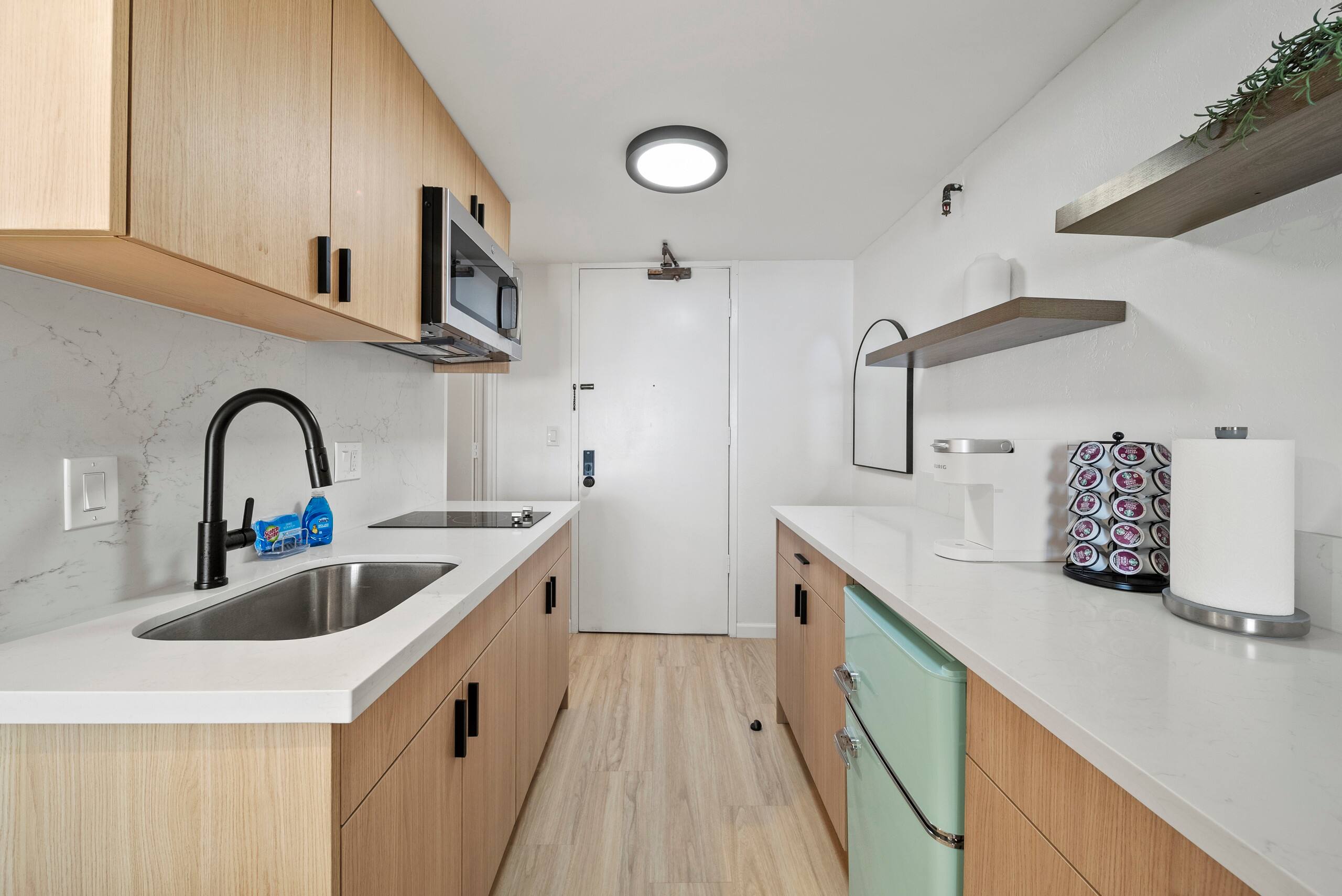 Cozy Modern Studio Close to Waikiki Beach - Image 4
