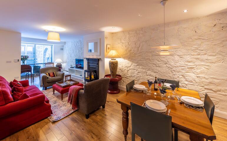 2 Bed Apartment in Georgian Dublin gallery image 2