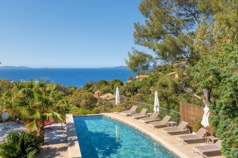 Beautiful villa, heated pool, unique sea view