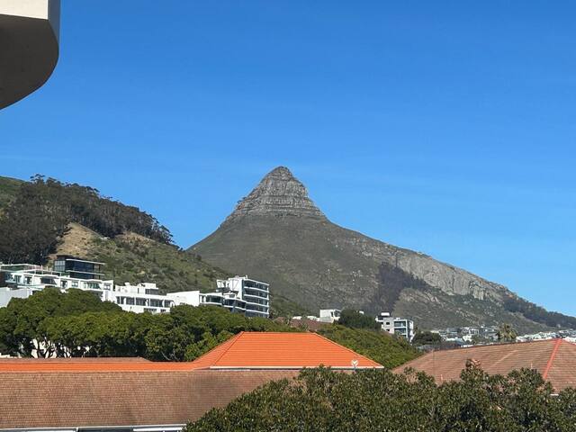 Bright & Cozy 2-Bedroom Apartment in 3 Anchor Bay gallery image 3