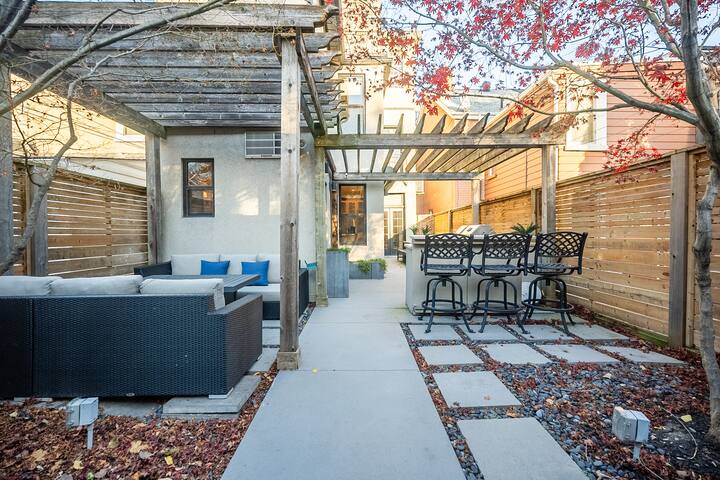 Stunning 3BR Home Downtown, Award Winning Bathroom gallery image 5