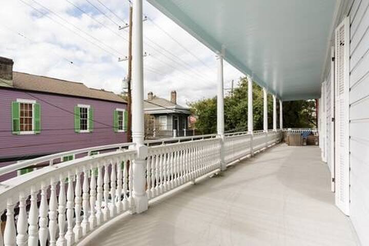 Frenchmen St 3 Br w Huge Balcony gallery image 3