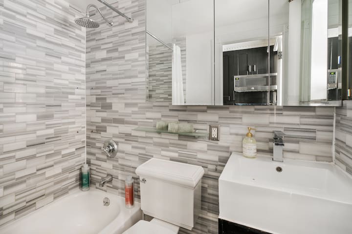 Charming 2-Bedroom little Italy gallery image 4