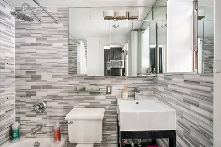 Charming 2-Bedroom little Italy gallery image 3