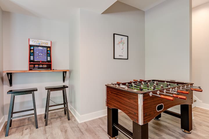 Family/Pet-Friendly, Hot Tub + Mins from Downtown! gallery image 4