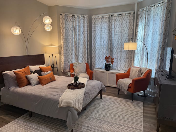 Charming, Cozy, Furnished Studio - Chesapeake, VA