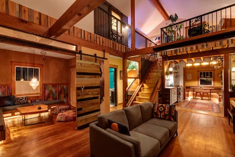 Artistic timberframe in the heart of the City