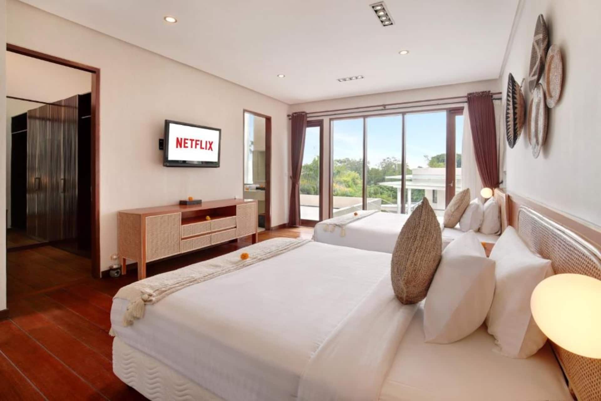Luxurious Getaway Estate 5 Bedroom Private Villa in Canggu 3