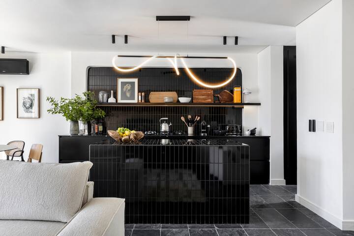 The Chiappini House – 3 br / 4 baths gallery image 2