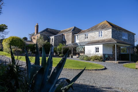 The Farm House, Hot Tub & Tennis court nr Newquay