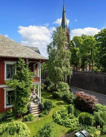 Sveitservilla midt i byen Parkering med lader gallery image 3