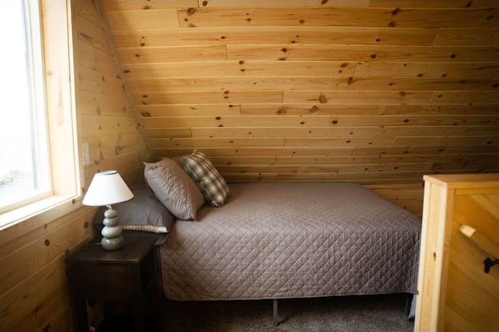 1张标准双人床。
1号和2号床彼此对面