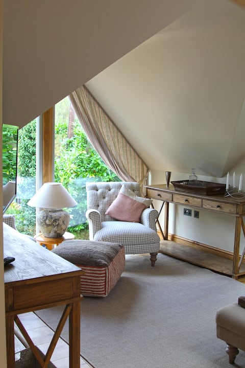 Popular Airbnb listing: The Studio in Waverley