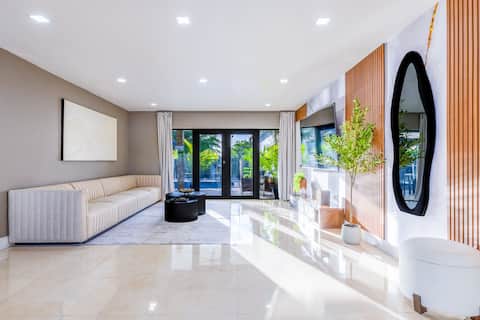 Majestic Lakeview Villa | Heated pool | kayak |BBQ