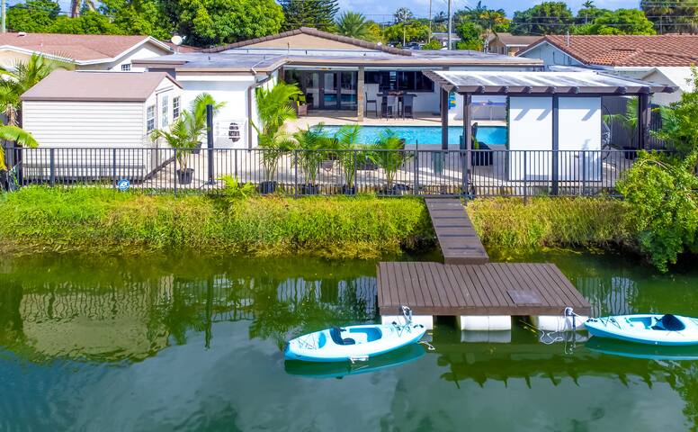 Majestic Lakeview Villa | Heated pool | kayak |BBQ gallery image 4
