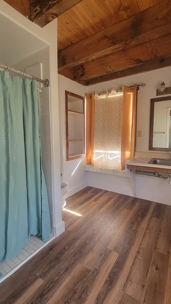 Full bathroom 1 image 1