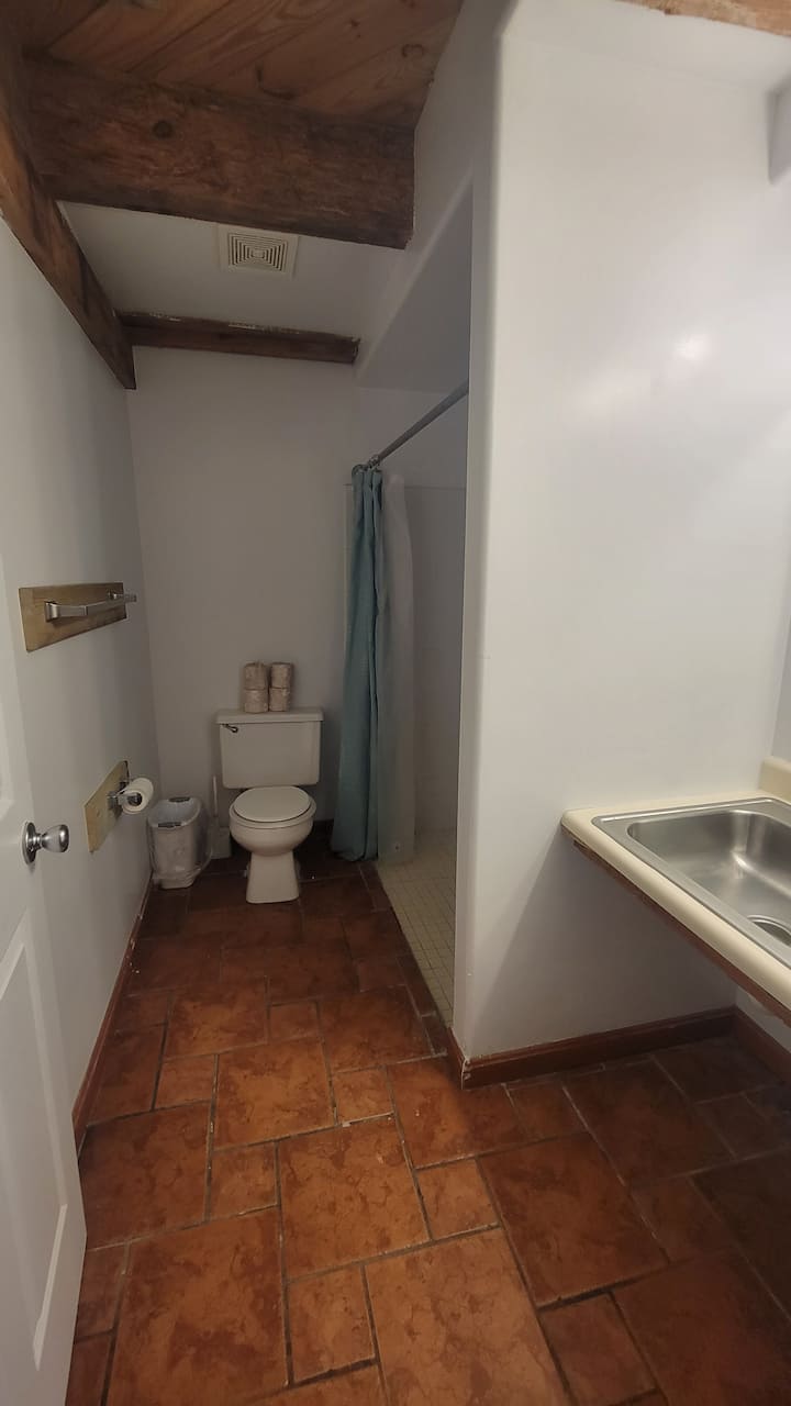 Full bathroom 2 image 1