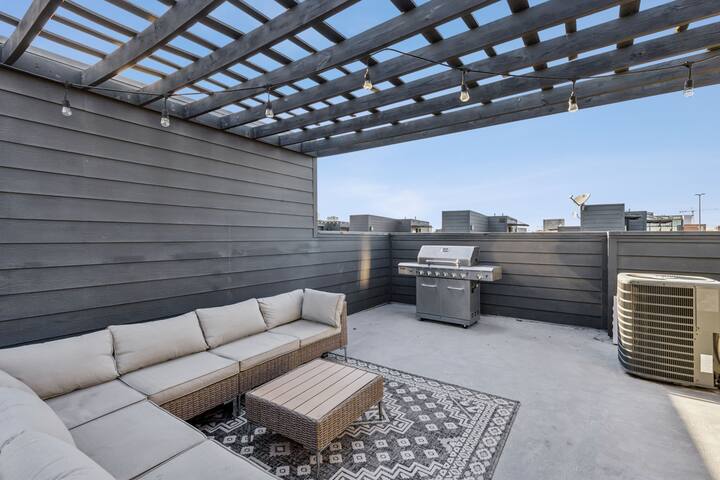 *Townhouse in Downtown Dallas gallery image 4