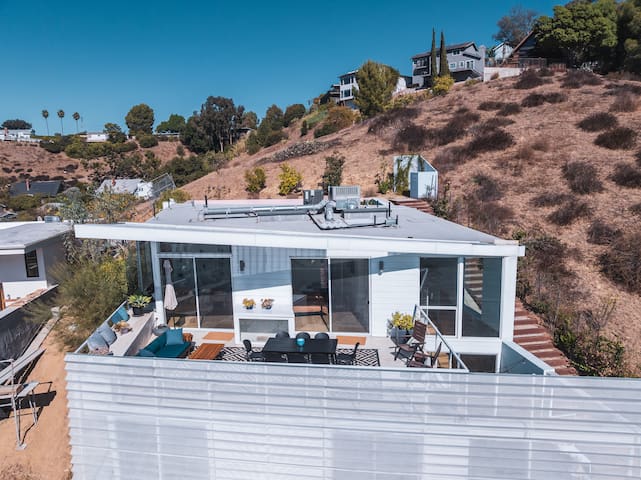 Industrial&Stylish 3bd/2.5bth Home By DTLA W/Views gallery image 2