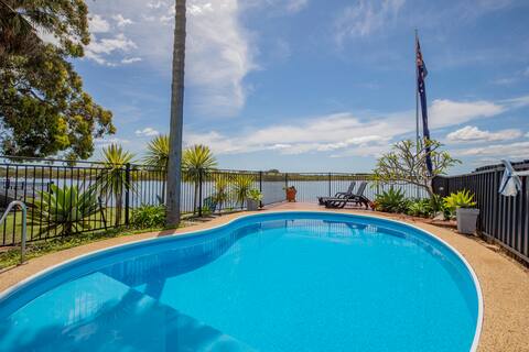 Ludford Lakefront & Beachside Retreat for Groups