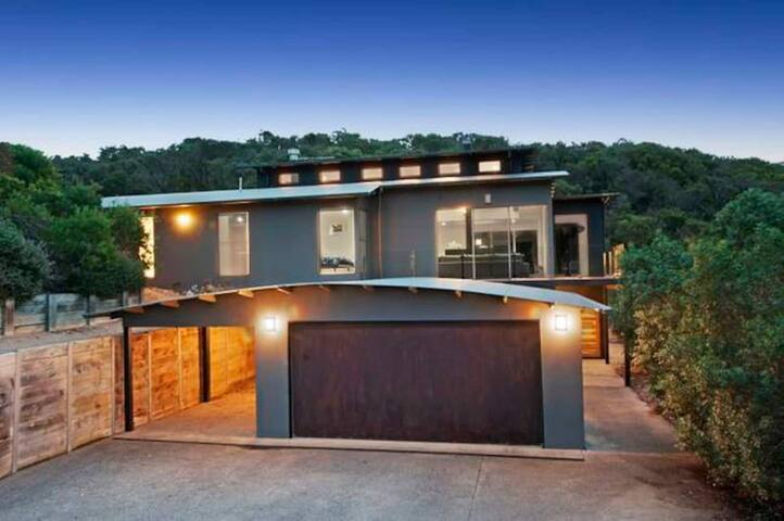 Ocean Retreat: Resort style stay heated pool + spa gallery image 2