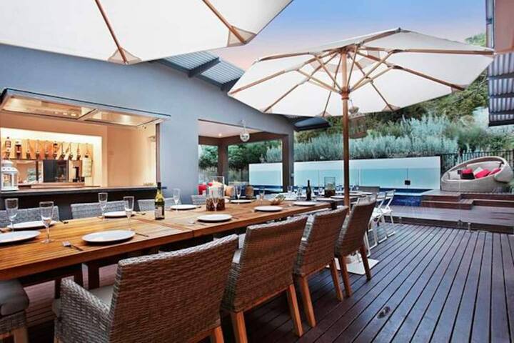 Ocean Retreat: Resort style stay heated pool + spa gallery image 4