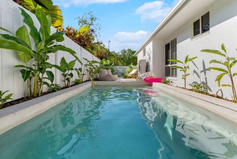 Cedar Villa: Poolside Stunner by the Beach