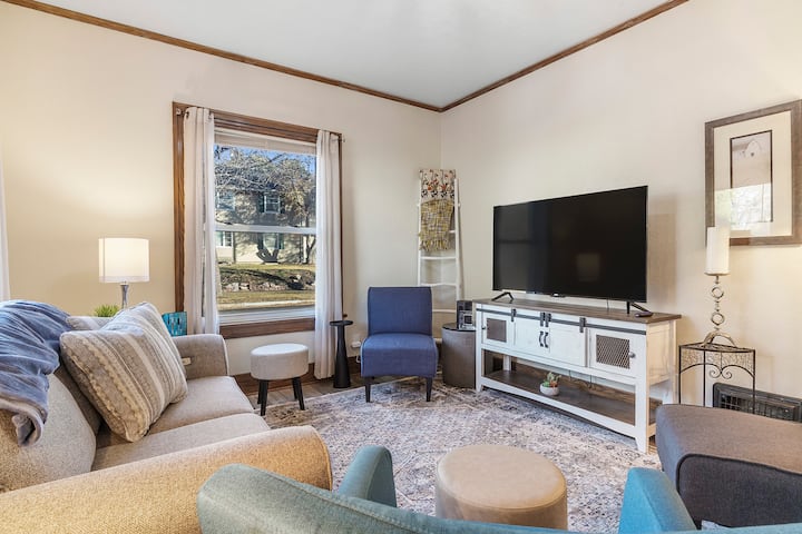 Cozy Corner Cottage | 2bed 2bath - Sioux Falls, SD