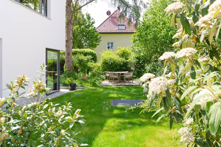 Amazing Munich Bauhaus Villa gallery image 2