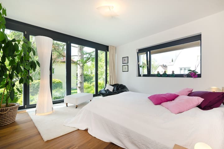 Master bedroom (200cm x 200cm) with garden view
