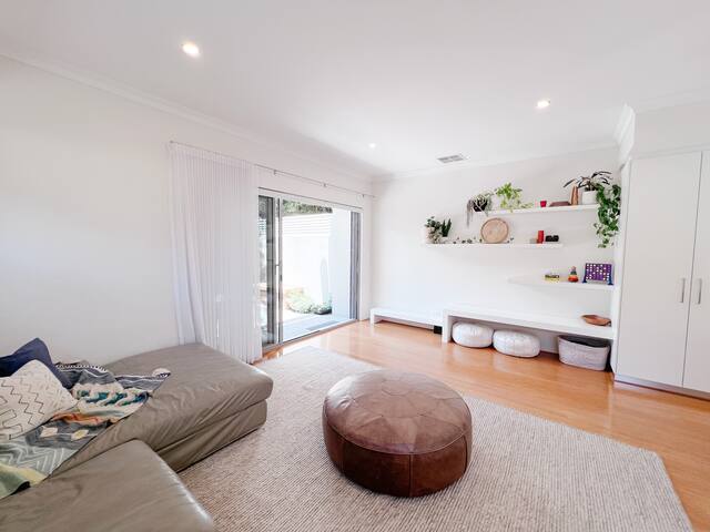 Modern Family Home gallery image 5