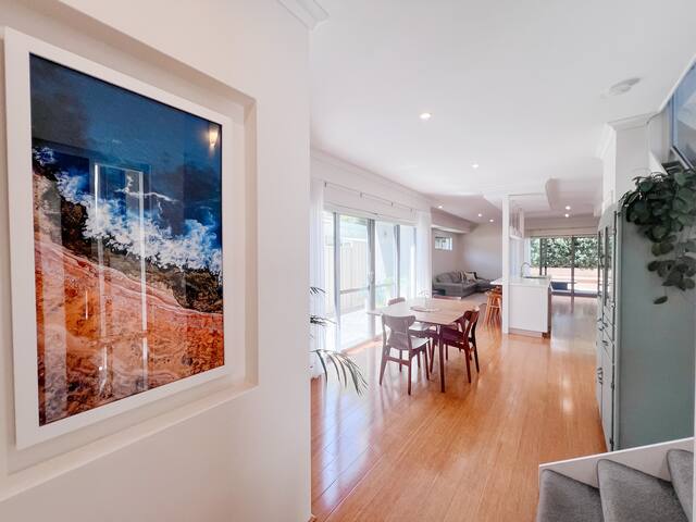 Modern Family Home gallery image 2