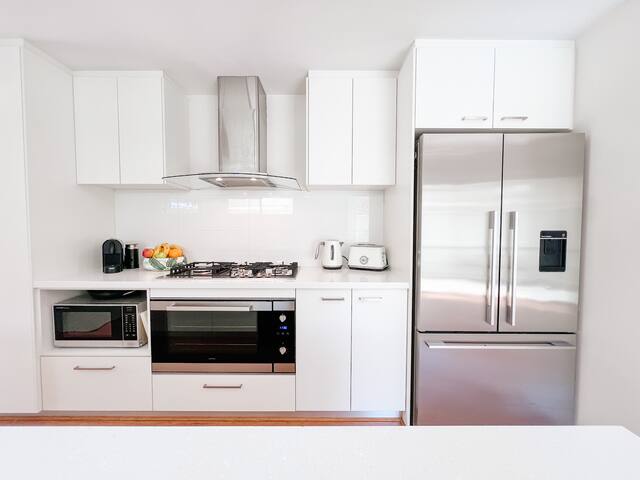 Modern Family Home gallery image 4