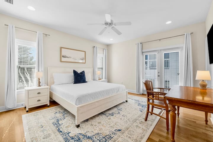 Საძინებელი №7 - ცალკე ვაგონიანი სახლი დიდი საწოლითა და სააბაზანოთი  (სძინავს 2)